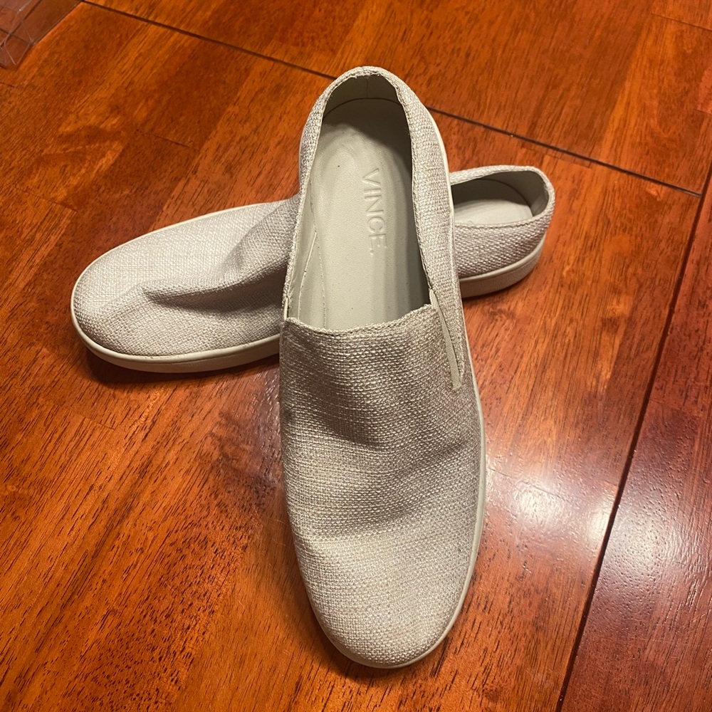 VINCE SLIP ON SNEAKERS